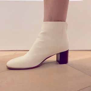 White gidigio Italian made booties 6.5